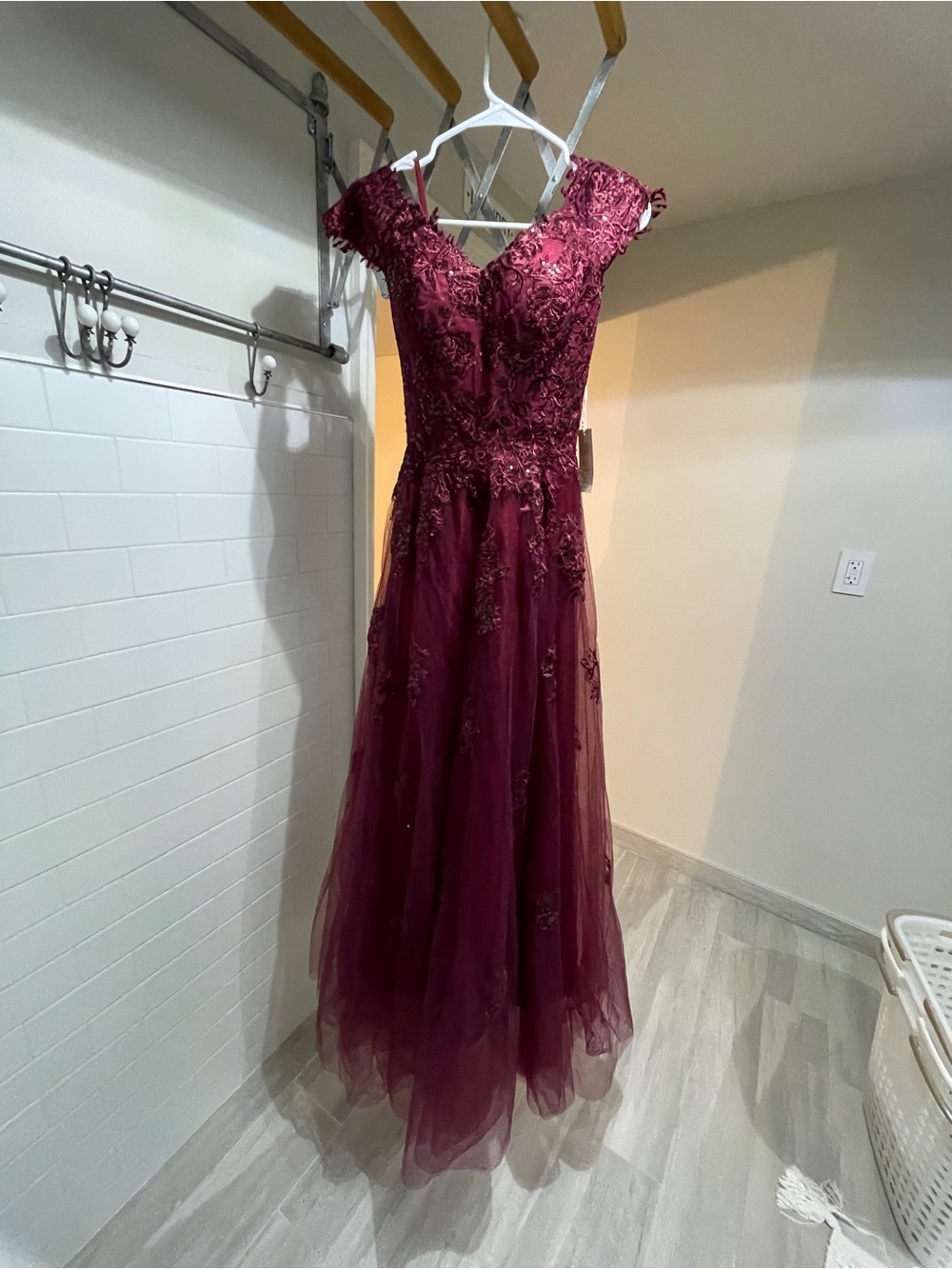 Elegant Burgundy Lace & Tulle Evening Dress
